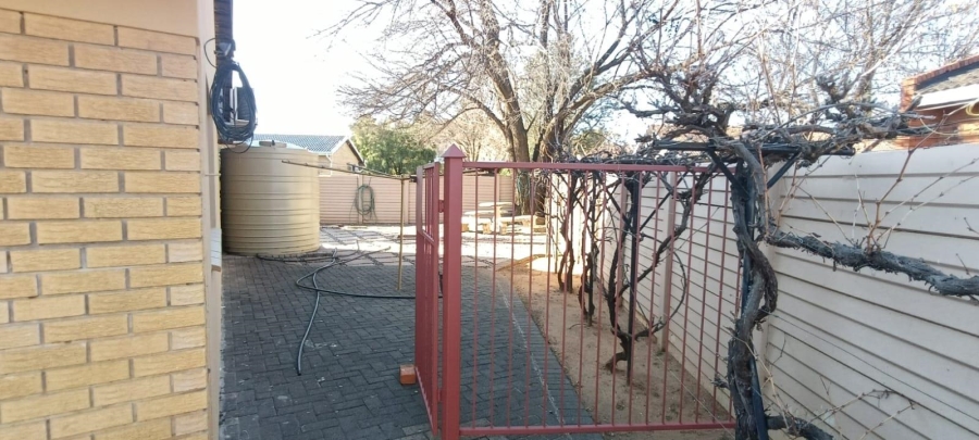 4 Bedroom Property for Sale in Langenhovenpark Free State
